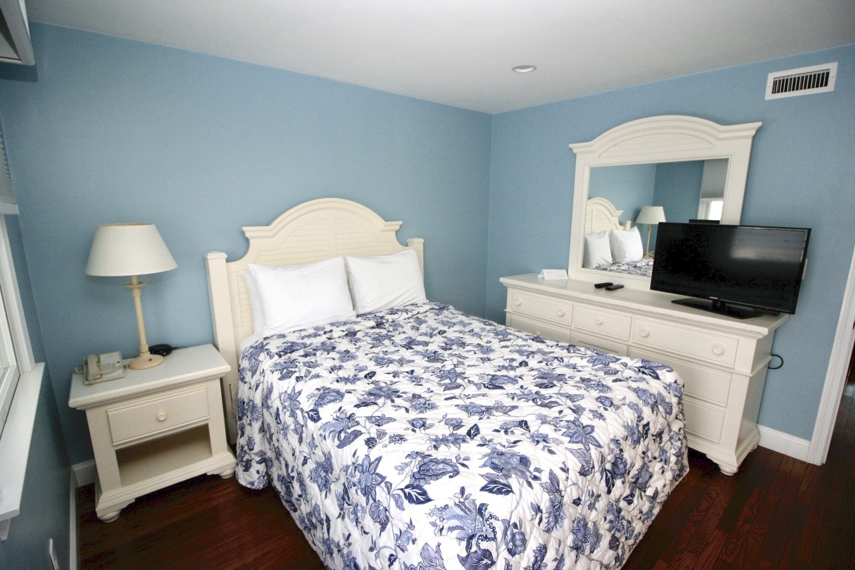 Loading Resort Image...